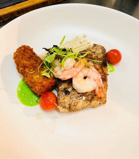 Essence Bar & Grill - Accommodation Burleigh 3
