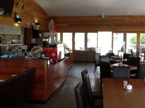 Fat Fish Beachfront Bistro - Accommodation Burleigh 3