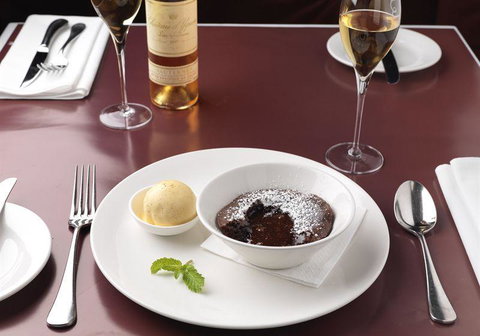 A La Bouffe Bar & Bistro - Accommodation Burleigh 32