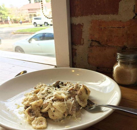 EAT LOVE PIZZA - Accommodation Burleigh 10