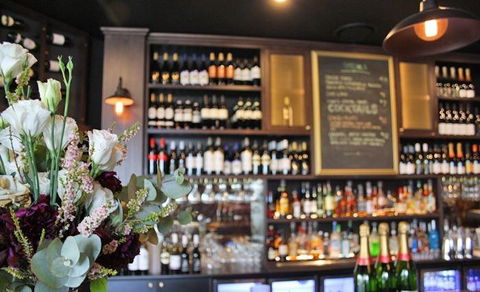 The Robertson Hotel Dining Room - Accommodation Burleigh 5