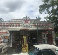 The Barn and Scotty's Garage - Accommodation Burleigh
