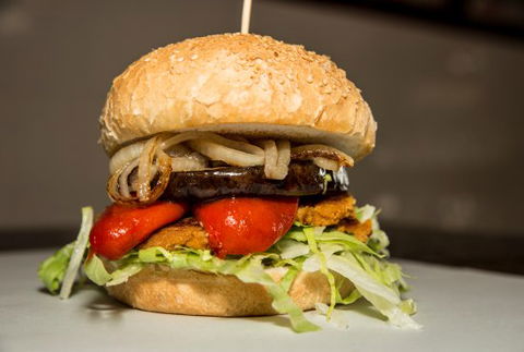 The Local Codfather - Accommodation Burleigh 0