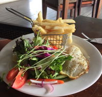 The Highlander Tavern - Accommodation Burleigh