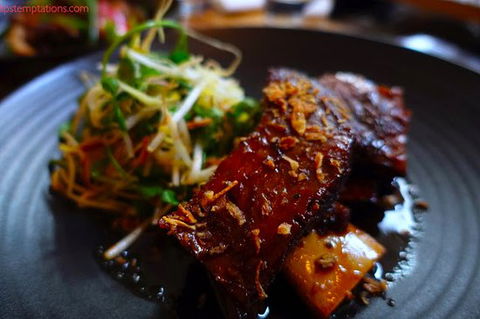 Paper Plate Restaurant - Accommodation Burleigh 0