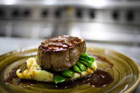 QPO Restaurant - Accommodation Burleigh 0