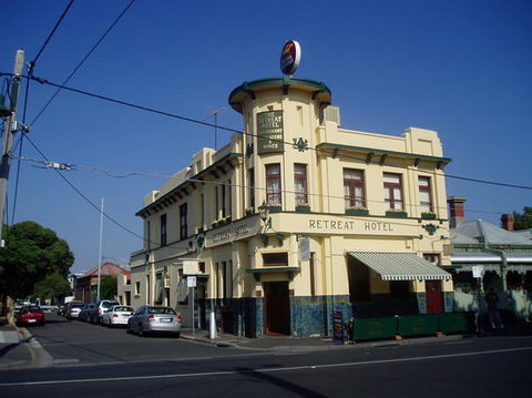 Retreat Hotel - Accommodation Burleigh 0