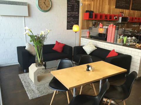 The Social Glutton - Accommodation Burleigh 0