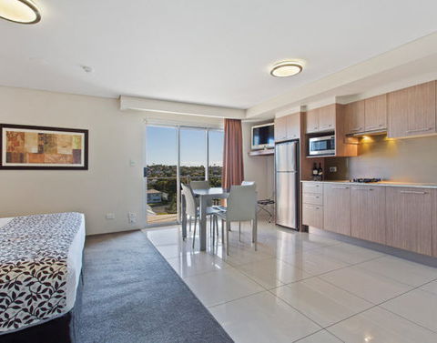 CBD Executive Apartments - Accommodation Burleigh 8