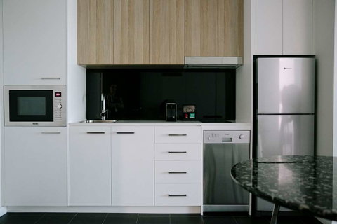 Avenue Hotel Canberra - Accommodation Burleigh 7