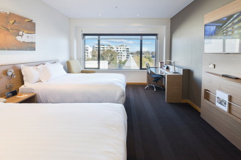 Crowne Plaza Canberra - Accommodation Burleigh 6