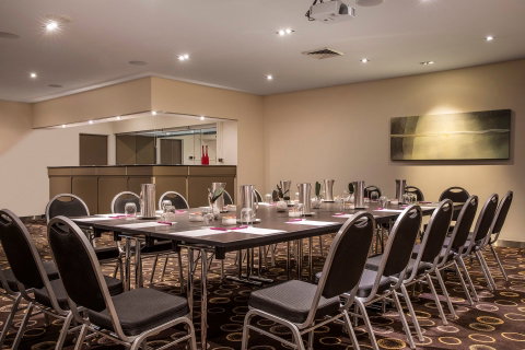Crowne Plaza Canberra - Accommodation Burleigh 10