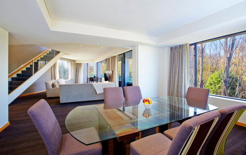 Crowne Plaza Canberra - Accommodation Burleigh 13