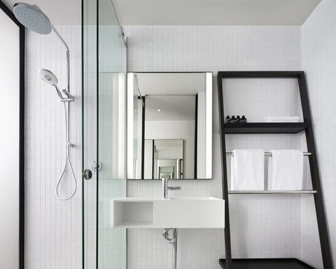 Little National Hotel - Accommodation Burleigh 3