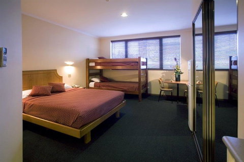 Capital Executive Apt Hotel Canberra - Accommodation Burleigh 7