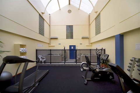 Capital Executive Apt Hotel Canberra - Accommodation Burleigh 8