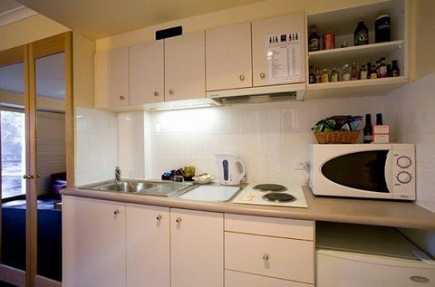 Capital Executive Apt Hotel Canberra - Accommodation Burleigh 9