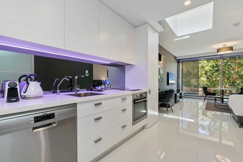 Good Life Suites - Accommodation Burleigh 4