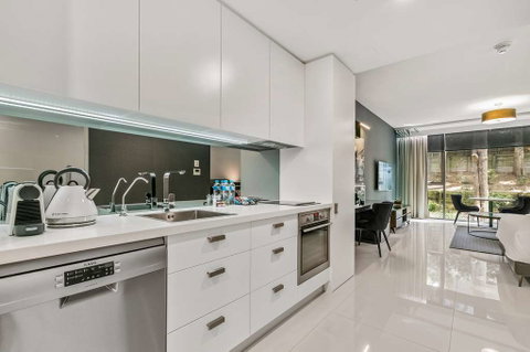 Good Life Suites - Accommodation Burleigh 5