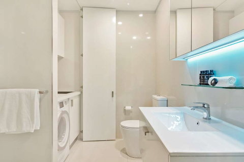 Good Life Suites - Accommodation Burleigh 8