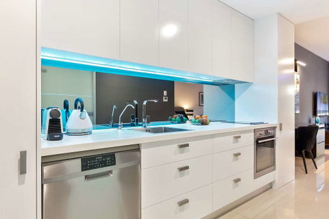 Good Life Suites - Accommodation Burleigh 10