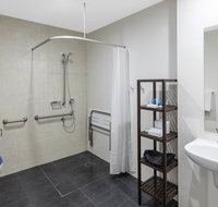 Meriton Serviced Apartments North Sydney - Accommodation Burleigh