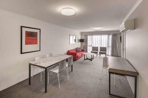 Adina Serviced Apartments James Court - Accommodation Burleigh 5