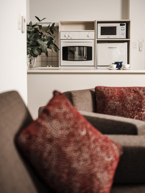 Salamanca Suites - Accommodation Burleigh 4