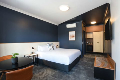 HotelMOTEL - Accommodation Burleigh 4