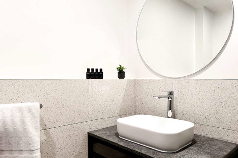 HotelMOTEL - Accommodation Burleigh 9