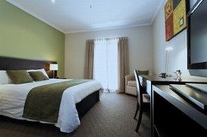 Frome Apartments - Accommodation Burleigh 2