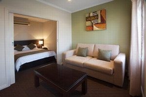 Frome Apartments - Accommodation Burleigh 4