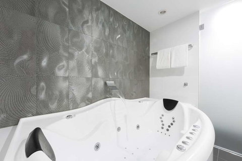 Avenue Hotel Canberra - Accommodation Burleigh 3