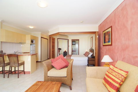 At Waters Edge Resort - Accommodation Burleigh 2