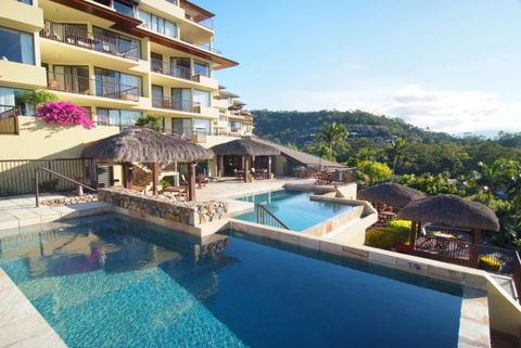 At Waters Edge Resort - Accommodation Burleigh 3