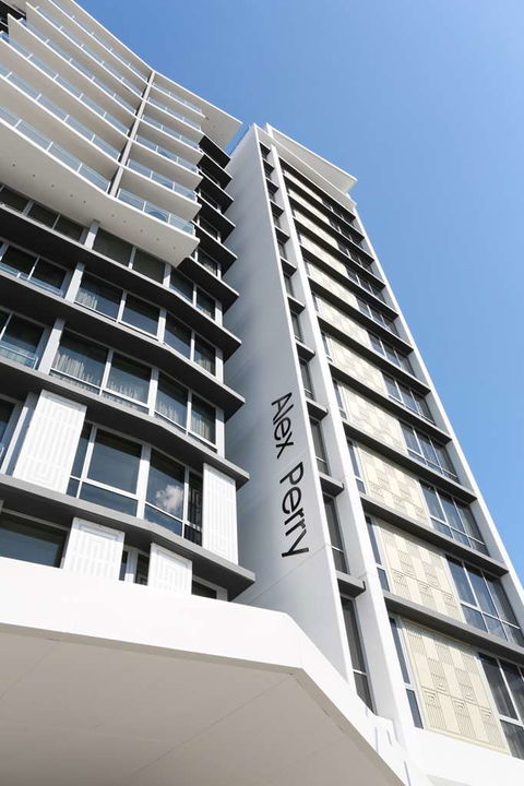 Alex Perry Hotel And Apartments - Accommodation Burleigh 1