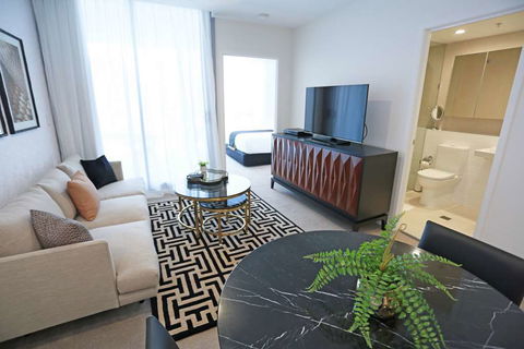 Alex Perry Hotel And Apartments - Accommodation Burleigh 3