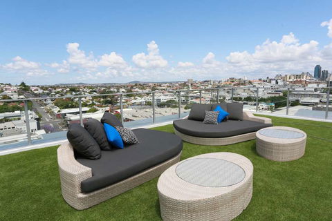 Alex Perry Hotel And Apartments - Accommodation Burleigh 16