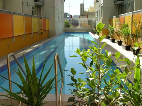 Arrow On Swanston - Accommodation Burleigh 9