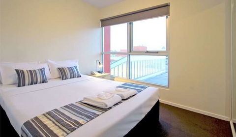 Arrow On Swanston - Accommodation Burleigh 17