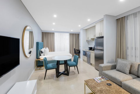 Meriton Suites Pitt Street - Accommodation Burleigh 6