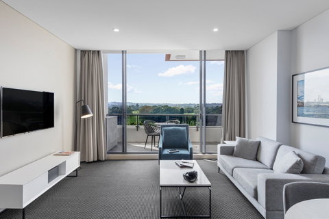 Meriton Suites Waterloo - Accommodation Burleigh 3