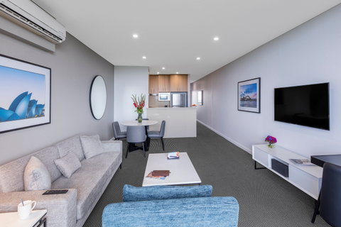 Meriton Suites Waterloo - Accommodation Burleigh 5