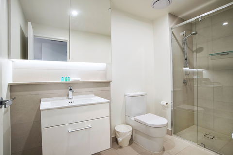Arise Atlas - Accommodation Burleigh 2