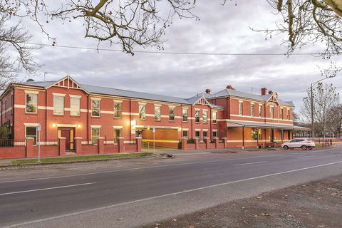 Lake Inn Ballarat - Accommodation Burleigh 1