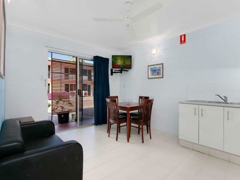 Cairns City Palms - Accommodation Burleigh 0
