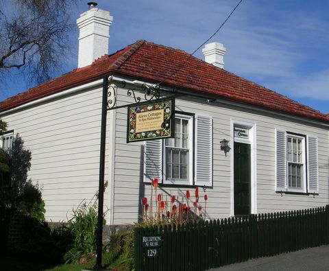 Alice's Cottages - Accommodation Burleigh 0