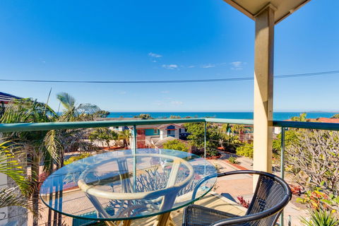 Aqualuna Beach Resort - Accommodation Burleigh 0