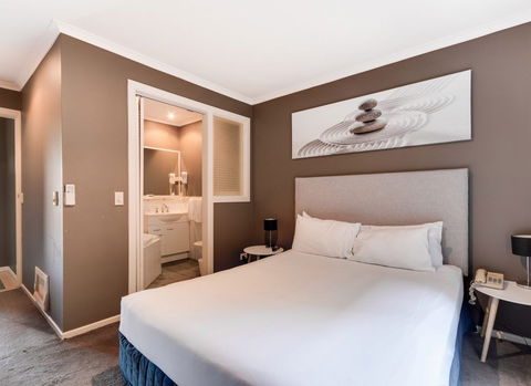 Aqualuna Beach Resort - Accommodation Burleigh 1