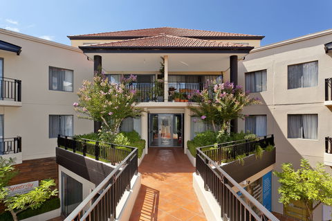 Astra Apartments The Griffin - Accommodation Burleigh 2